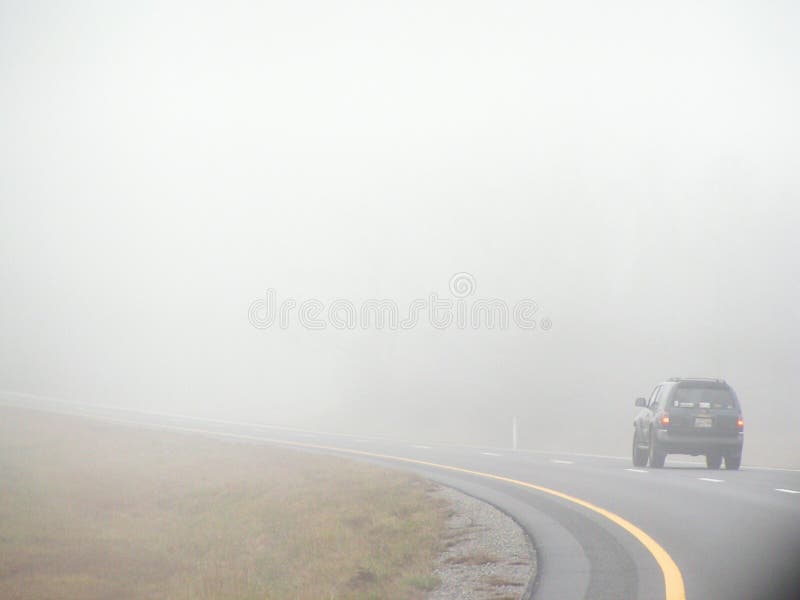 Niebla en el camino