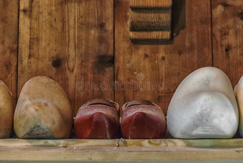 Niederländische hölzerne Klötze in Folge lizenzfreies stockbild Niederländische hölzerne Klötze in Folge lizenzfreies stockbild