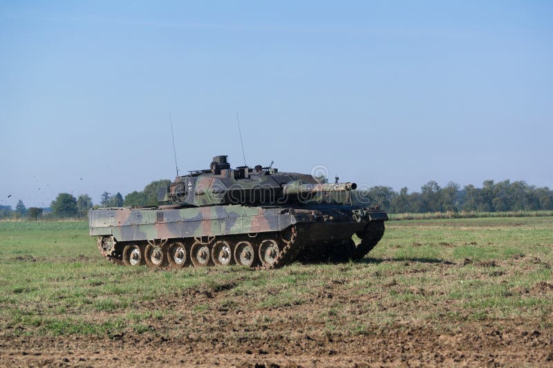 Niemiec ciężki batalistyczny zbiornik podczas pokazu militarne maszyny zdjęcia stock Niemiec ciężki batalistyczny zbiornik podczas pokazu militarne maszyny zdjęcia stock