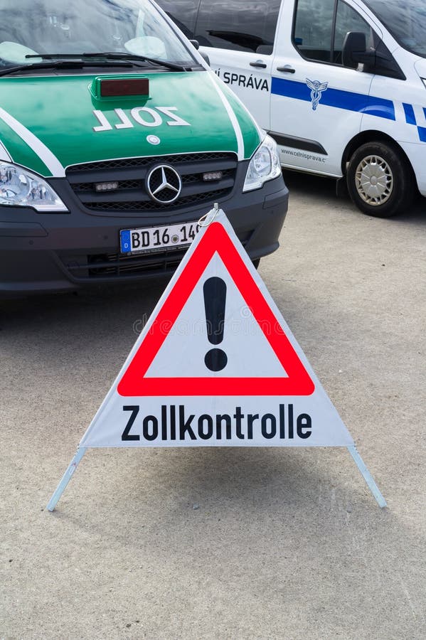 Niemiec policja dla customs obowiązku kontroluje obraz stock Niemiec policja dla customs obowiązku kontroluje obraz stock