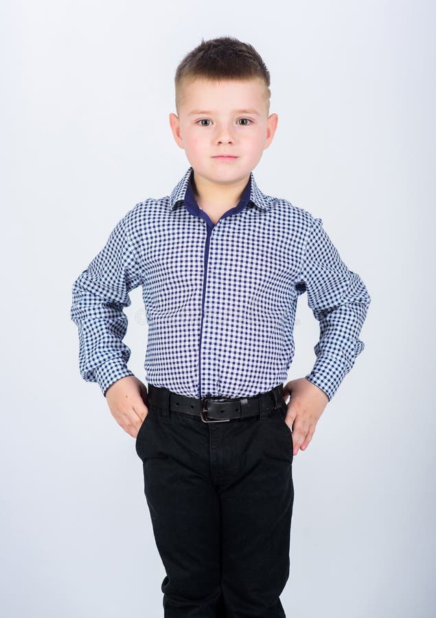 Nieskazitelnie styl szcz??liwego dzieci?stwa moda dzieci Ma?y biznesmen Szko?a biznesu Ufna ch?opiec Wychowanie i obrazy royalty free Nieskazitelnie styl szcz??liwego dzieci?stwa moda dzieci Ma?y biznesmen Szko?a biznesu Ufna ch?opiec Wychowanie i obrazy royalty free