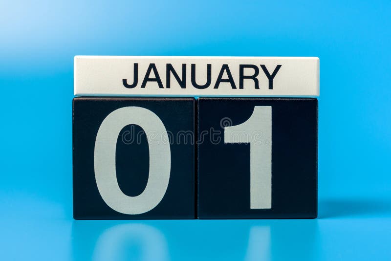 Nieuw jaar Eerste dag januari van december maand, kalender voor blauwe achtergrond Wintertijd royalty-vrije stock foto Nieuw jaar Eerste dag januari van december maand, kalender voor blauwe achtergrond Wintertijd royalty-vrije stock foto