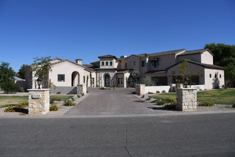 Nieuw Modern Klassiek Huis in Arizona royalty-vrije stock fotografie Nieuw Modern Klassiek Huis in Arizona royalty-vrije stock fotografie