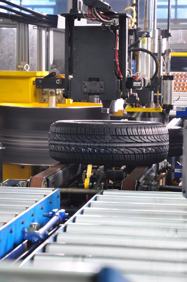 Nieuwe Banden in Het Productieproces Stock Afbeelding - Image of wiel