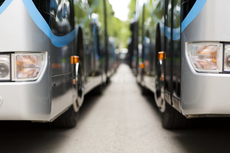Nieuwe moderne stadsbus royalty-vrije stock afbeelding Nieuwe moderne stadsbus royalty-vrije stock afbeelding