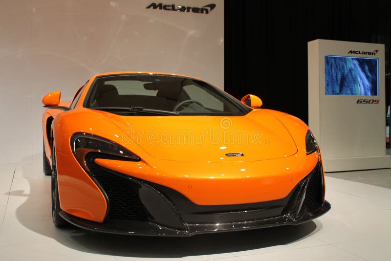 Nieuwe oranje Britse super auto royalty-vrije stock fotografie Nieuwe oranje Britse super auto royalty-vrije stock fotografie
