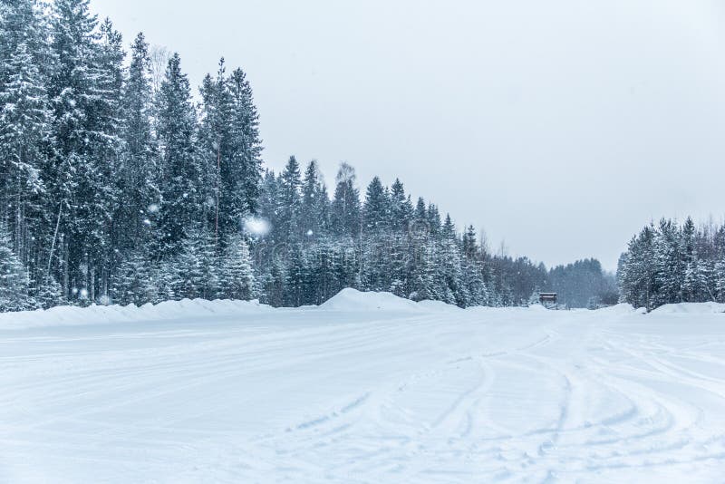 Nieve e hielo de Karelia hermoso fotos de archivo libres de regalías Nieve e hielo de Karelia hermoso fotos de archivo libres de regalías