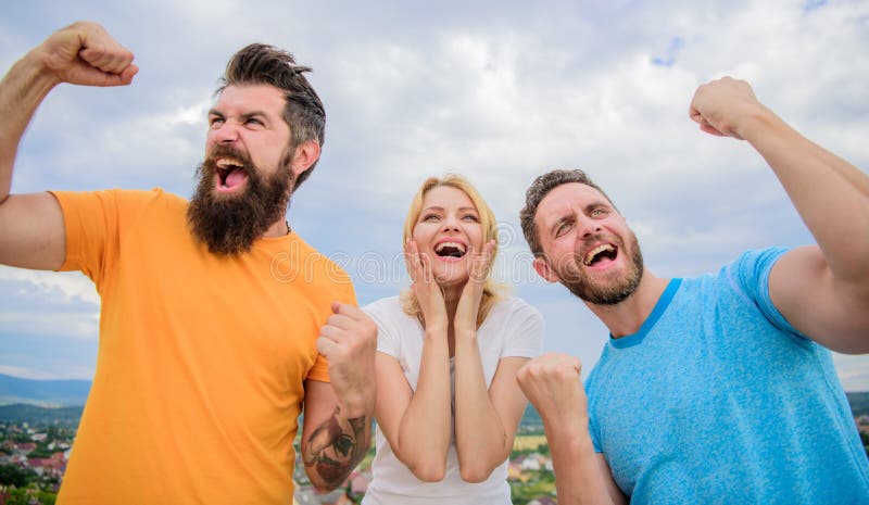 Niewiarygodny szczęście Zachowanie pomyślna drużyna Emocjonalny wybuch Threesome zwycięzcy szczęśliwi z nastroszonymi pięściami J obrazy royalty free Niewiarygodny szczęście Zachowanie pomyślna drużyna Emocjonalny wybuch Threesome zwycięzcy szczęśliwi z nastroszonymi pięściami J obrazy royalty free