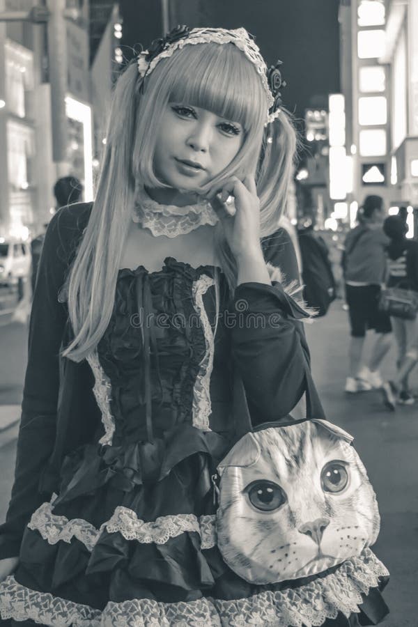 Niezidentyfikowana Japońska dziewczyna w czarnej blondynce i kostiumu nurkował włosianego Tokio Japonia zdjęcie royalty free Niezidentyfikowana Japońska dziewczyna w czarnej blondynce i kostiumu nurkował włosianego Tokio Japonia zdjęcie royalty free