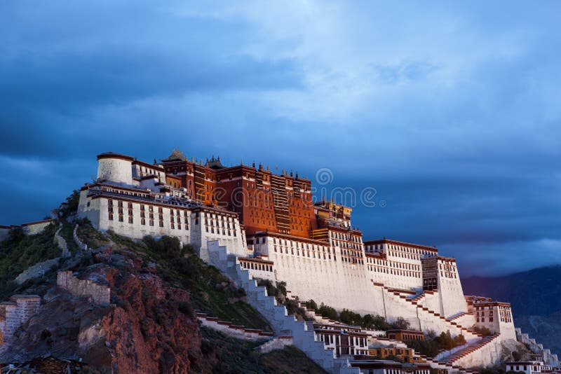 Night scenes of Potala Palace