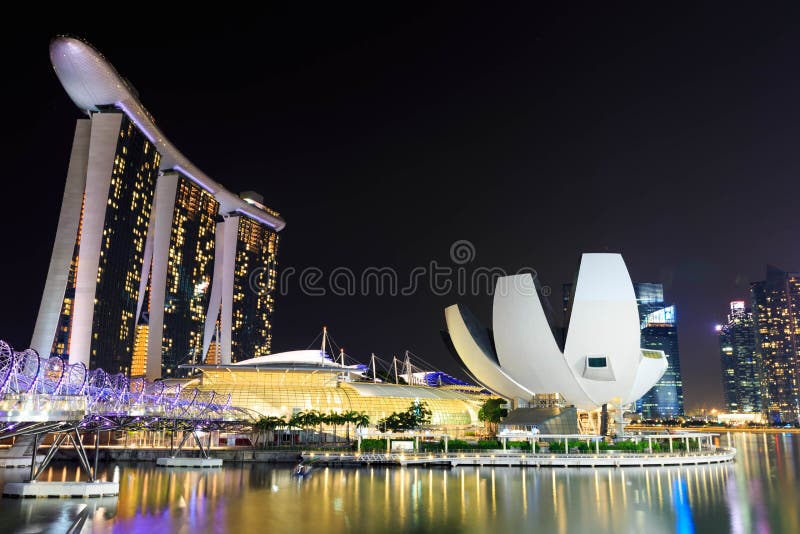 Night at Singapore`s marina bay