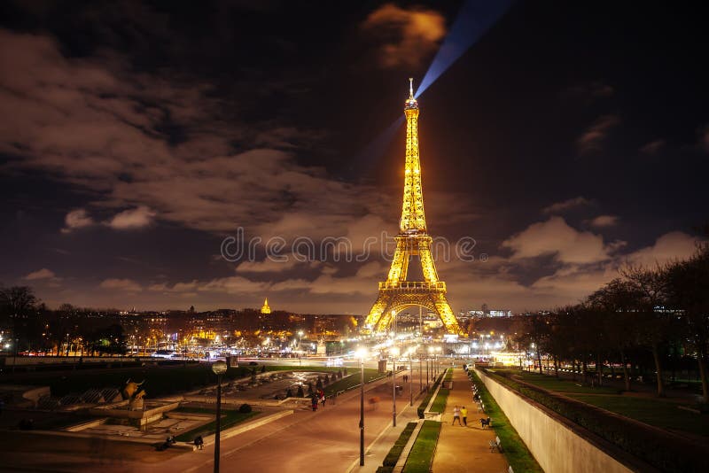 Trocadero night Eiffel editorial stock image. Image of hour 64472944