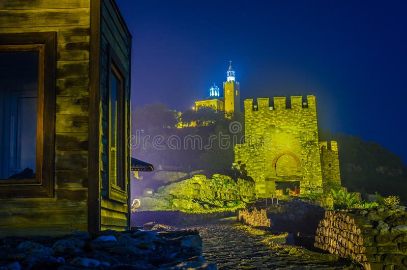 Night View of the Illuminated Tsarevets Fortress in Veliko Tarnovo ...