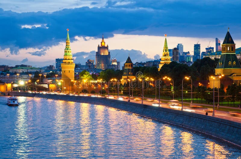 Night view of the Moscow River