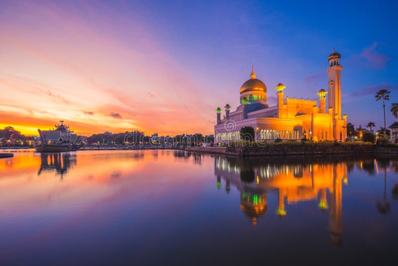 Omar Ali Saifuddien Mosque in Bandar Seri Begawan, brunei