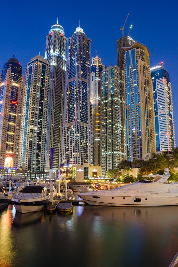 yacht club dubai night