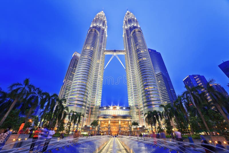 Nightscape von Petronas-Twin Towern lizenzfreie stockfotografie Nightscape von Petronas-Twin Towern lizenzfreie stockfotografie