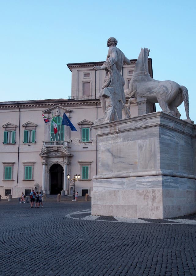 Nightshot des Quirinal-Palastes in Rom, Italien lizenzfreies stockbild Nightshot des Quirinal-Palastes in Rom, Italien lizenzfreies stockbild