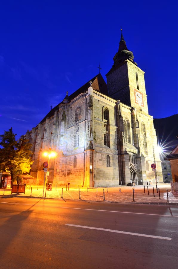 Nightview de la iglesia de Blach, Brasov, Rumania fotografía de archivo Nightview de la iglesia de Blach, Brasov, Rumania fotografía de archivo