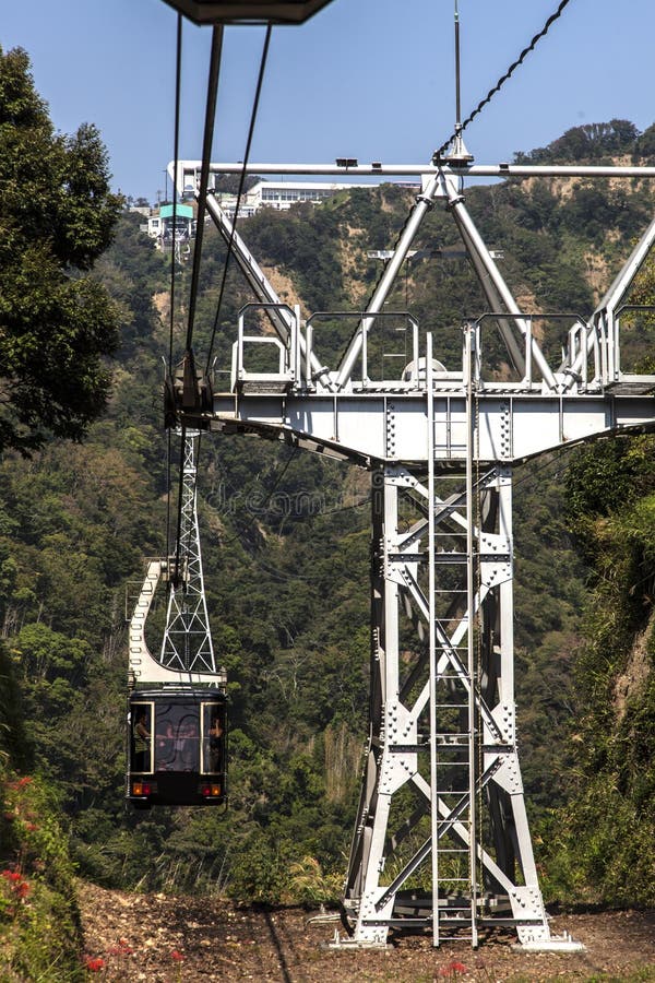 Nihondaira Ropeway cable car