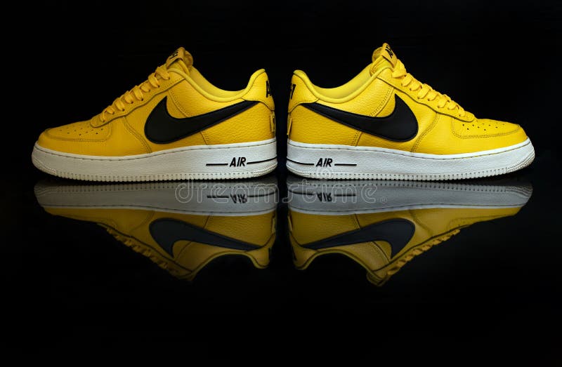 Nike Air Force One Lv `07 Yellow Editorial Photo - Image Of Product,  Person: 191371836