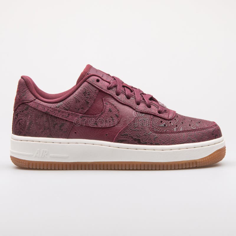 Nike Air Force 1 07 Premium ESS Bordeaux Sneaker Editorial Stock Image -  Image of activity, life: 146330199
