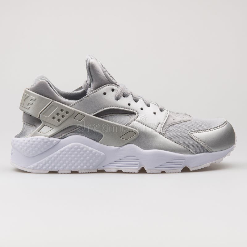 nike air huarache metallic silver