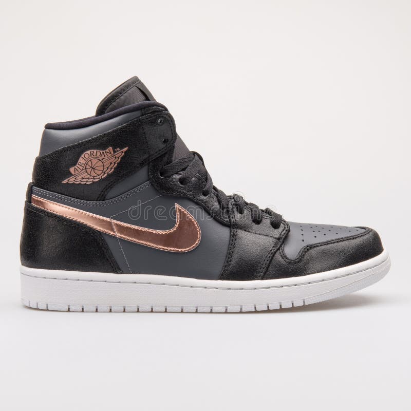 jordan retro 1 negro con gris