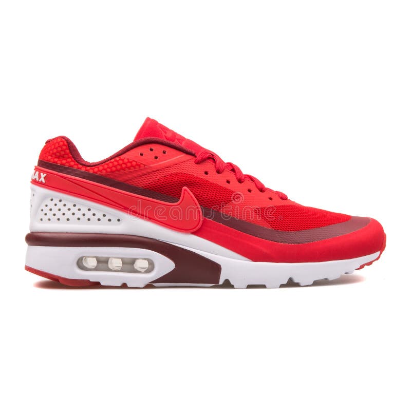 petrolero Anillo duro seré fuerte Nike Air Max BW Ultra Red and White Sneaker Editorial Photo - Image of  colour, product: 147747036