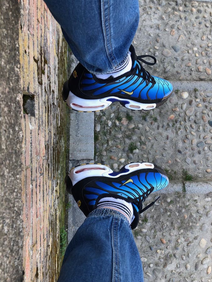 Nike Air Max Plus TN Hyperblue Editorial Photography - Image of foot,  hyperblue: 153332842