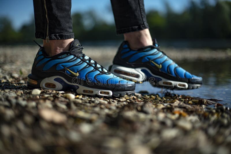 Nike Max TN Hyperblue Image of outdoor - 176277370