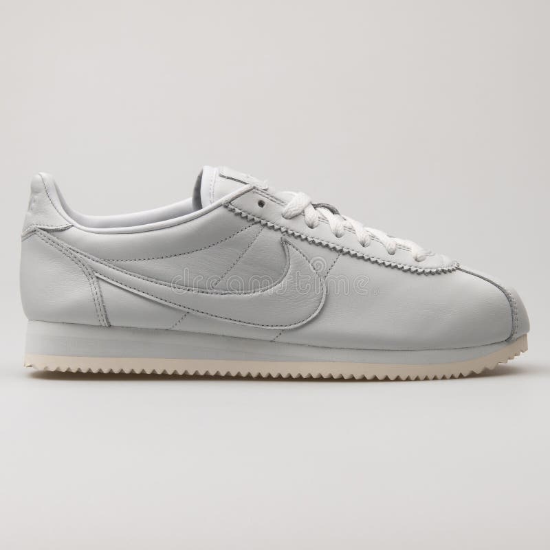 Nike Classic Cortez Premium Off White Sneaker Foto - de actividad, deportes: 181277046