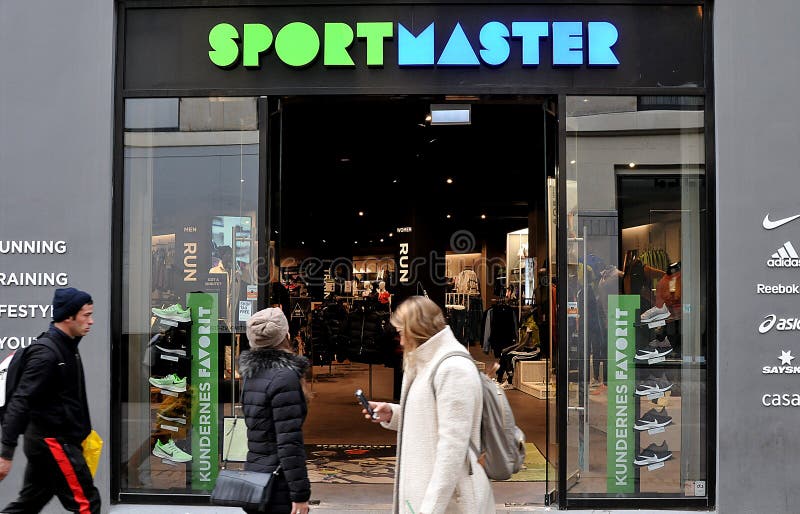 selecteer Kantine kleinhandel NIKE FOOTWEAR SALE in SPORTMASTER STORE Editorial Photography - Image of  sneakers, copenhagen: 161792247