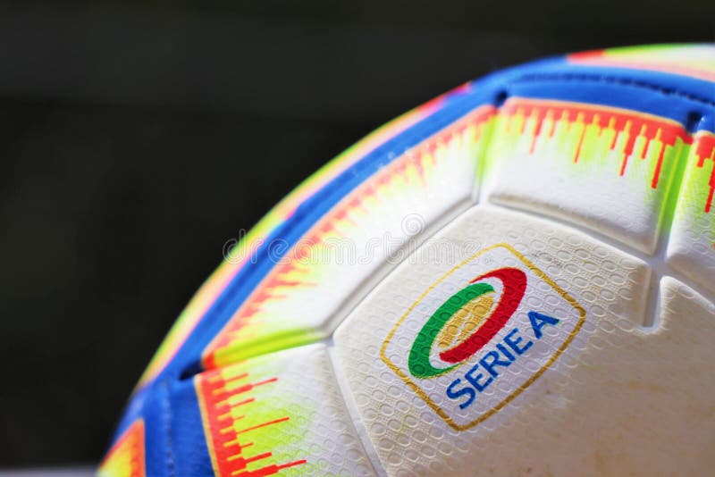 Nike-Fußball verwendete offiziell in der italienischen Fußballliga ‚Serie A ‚ stockfotografie Nike-Fußball verwendete offiziell in der italienischen Fußballliga ‚Serie A ‚ stockfotografie