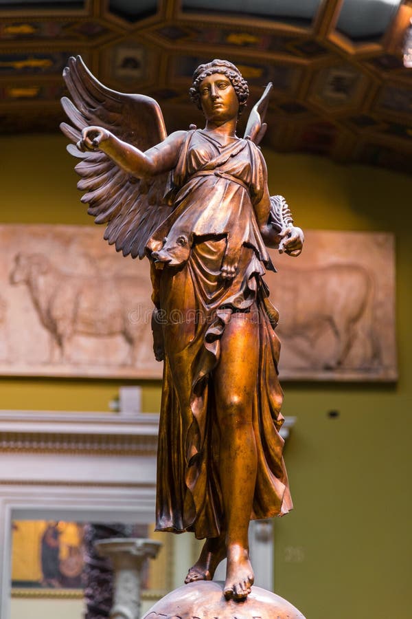 Nike Goddess De Victory En La Escultura Antigua De Victoria Monument Fotografía editorial - Imagen de fondo, piedra: 119477997