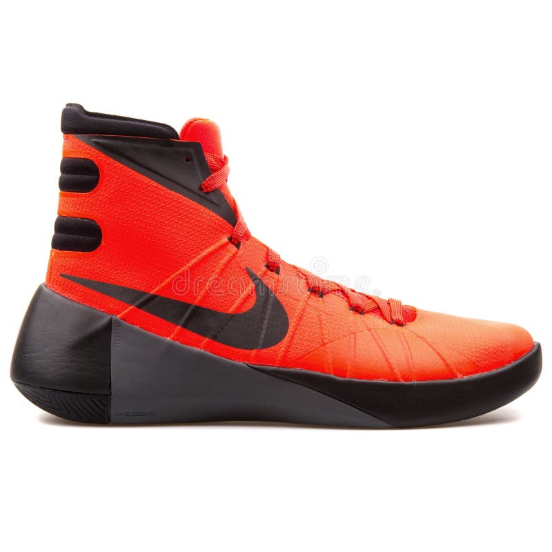 Nike Hyperdunk Zapatilla De Deporte Roja Negra De 2015 Imagen de archivo editorial - Imagen de color, ejercicio: