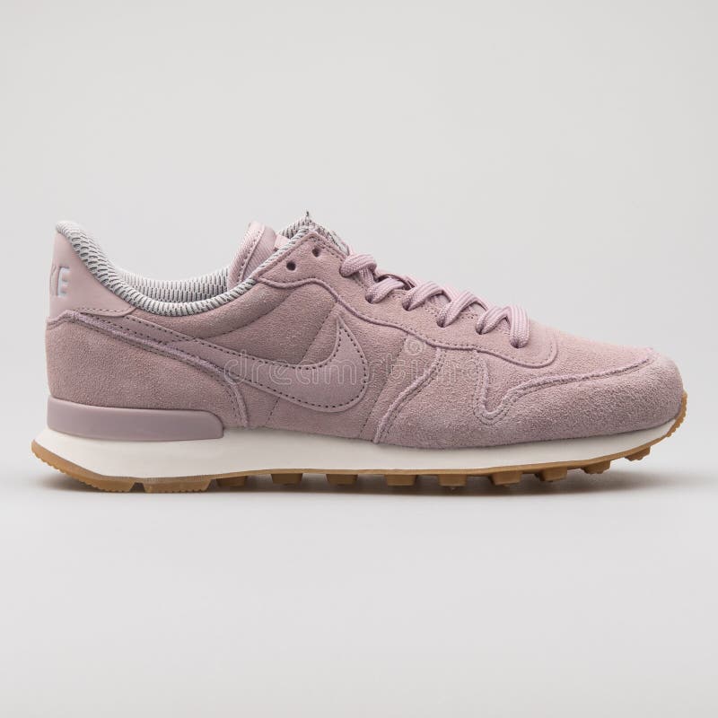 nike internationalist suede