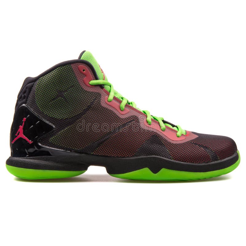 Nike Jordan Super Fly Zapatilla De Deporte Verde Y Roja De 4 Fotografía - Imagen de color: 152096412