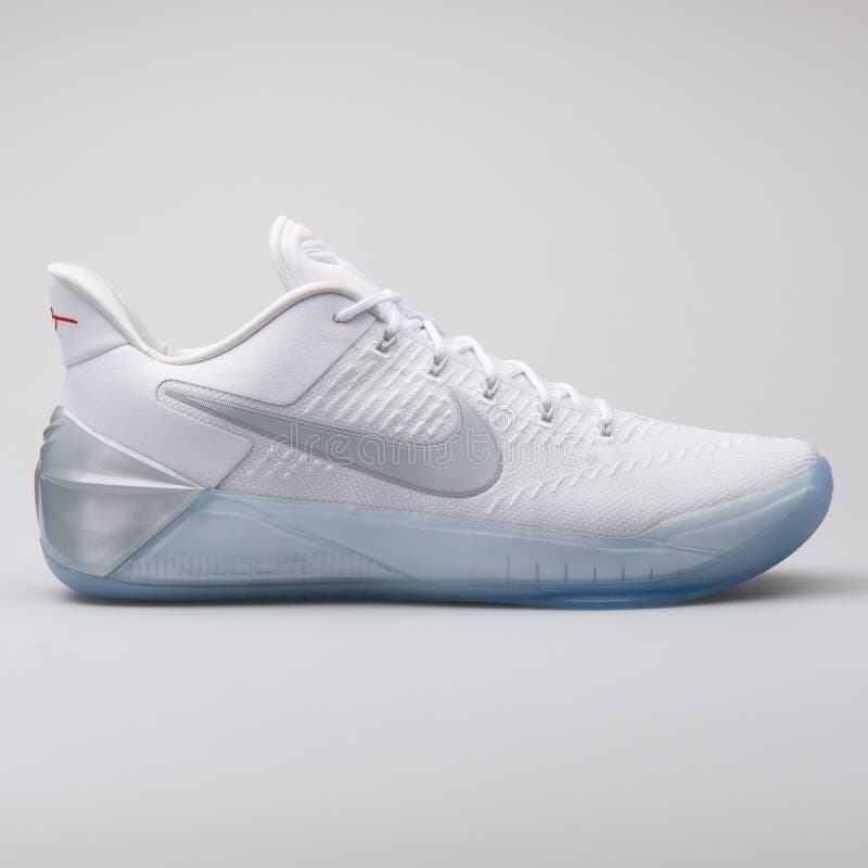 Conciliar Equipo de juegos Confundir Nike Kobe XI Zapatillas De Deporte Blancas Y Verdes Fotografía editorial -  Imagen de accesorios, calzado: 146936942