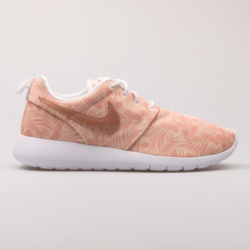 nike roshe one pink