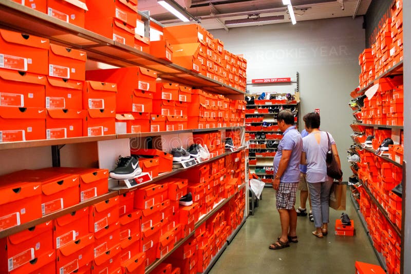 nike shoe store outlet
