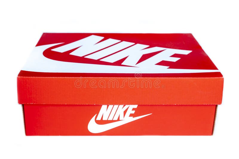 Ảnh chụp hộp giày Nike trắng phông nền cách ly: Bức ảnh sáng tạo và độc đáo sẽ khiến bạn tò mò muốn tìm hiểu thêm về đôi giày bên trong chiếc hộp đó. Hãy hình dung một chiếc giày Nike trắng phông nền được đóng gói cẩn thận, nhưng lại toát lên vẻ đẹp đơn giản nhưng không kém phần sang trọng.