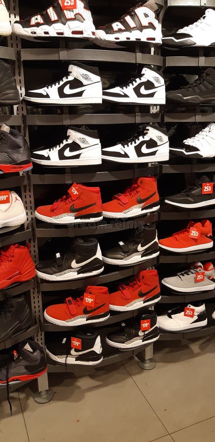 foot locker red nikes