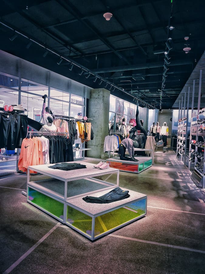 rek Gespierd Buitengewoon Nike - Sportwinkel in Wuhan - Stad China Redactionele Foto - Image of  commercieel, schoenen: 206207636