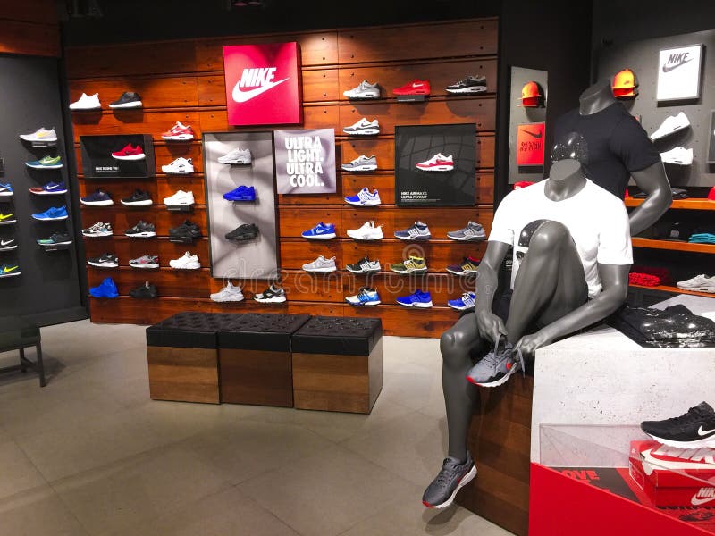 Nike Store editorial. de zapato, departamento 81318207