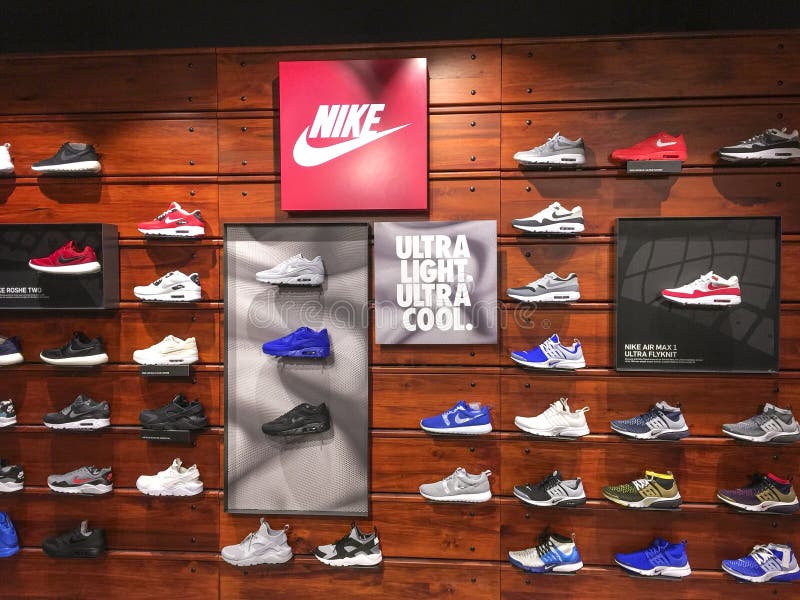 Nike Store fotografía editorial. Imagen de entrenamiento -