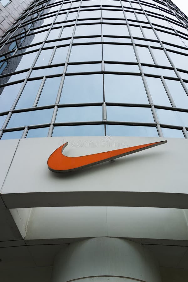nike store