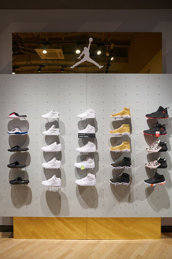 Nike Store in Chengdu Downtown China. Editorial Stock Photo - Image of  fashion, 2020: 202794778