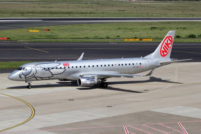 Niki θλεμψραερ erj-190 στοκ φωτογραφίες Niki θλεμψραερ erj-190 στοκ φωτογραφίες
