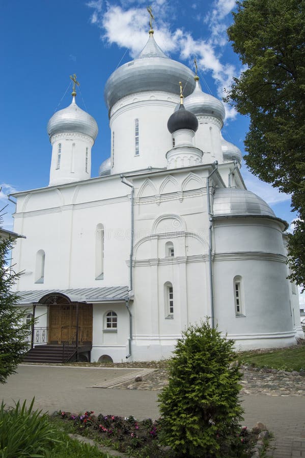 Nikitskyklooster dichtbij Meer Pleshcheyevo royalty-vrije stock afbeeldingen Nikitskyklooster dichtbij Meer Pleshcheyevo royalty-vrije stock afbeeldingen